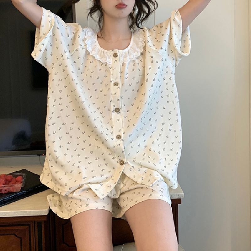white frill collar room wear