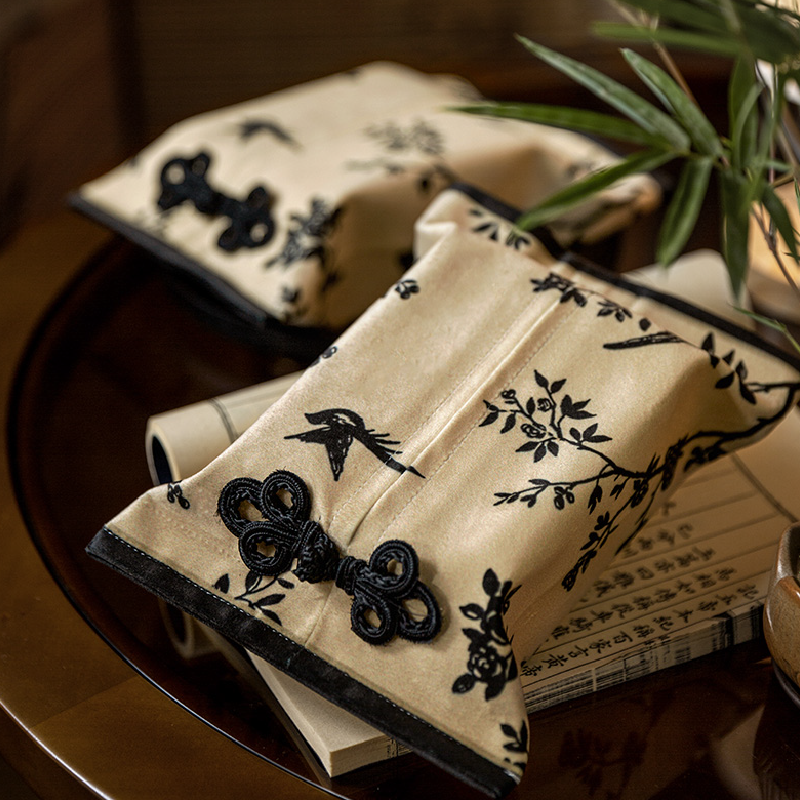 monotone simple flower tissue case