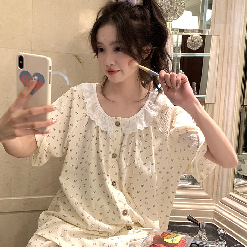 white frill collar room wear