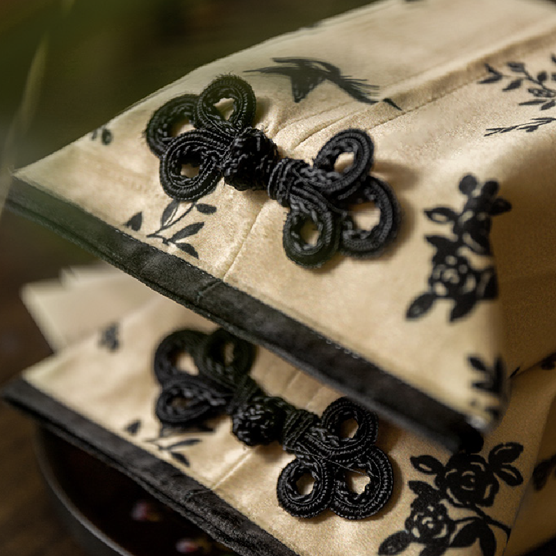 monotone simple flower tissue case