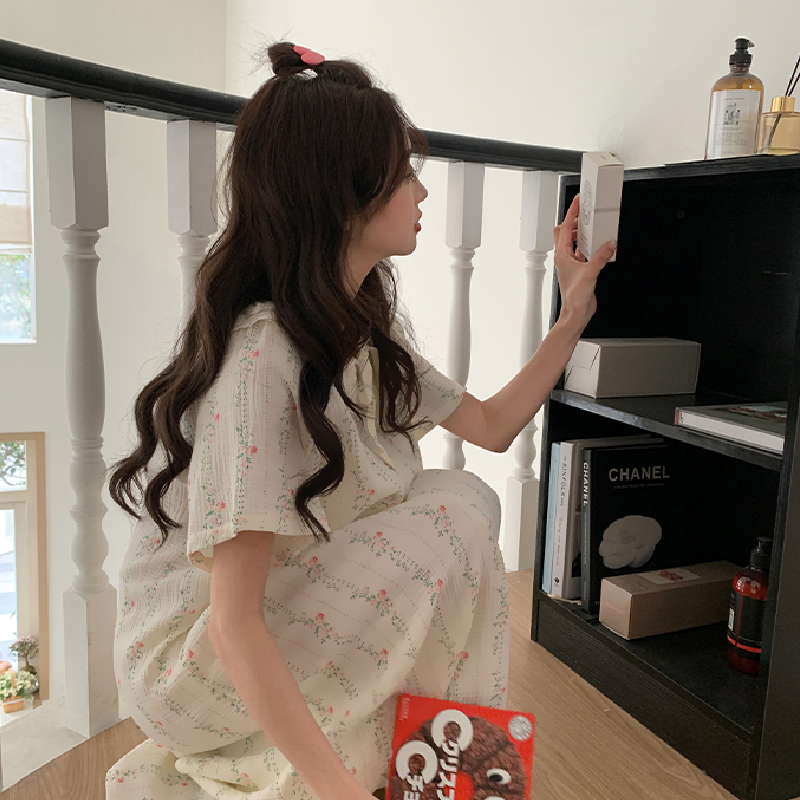 white flower frill collar room wear