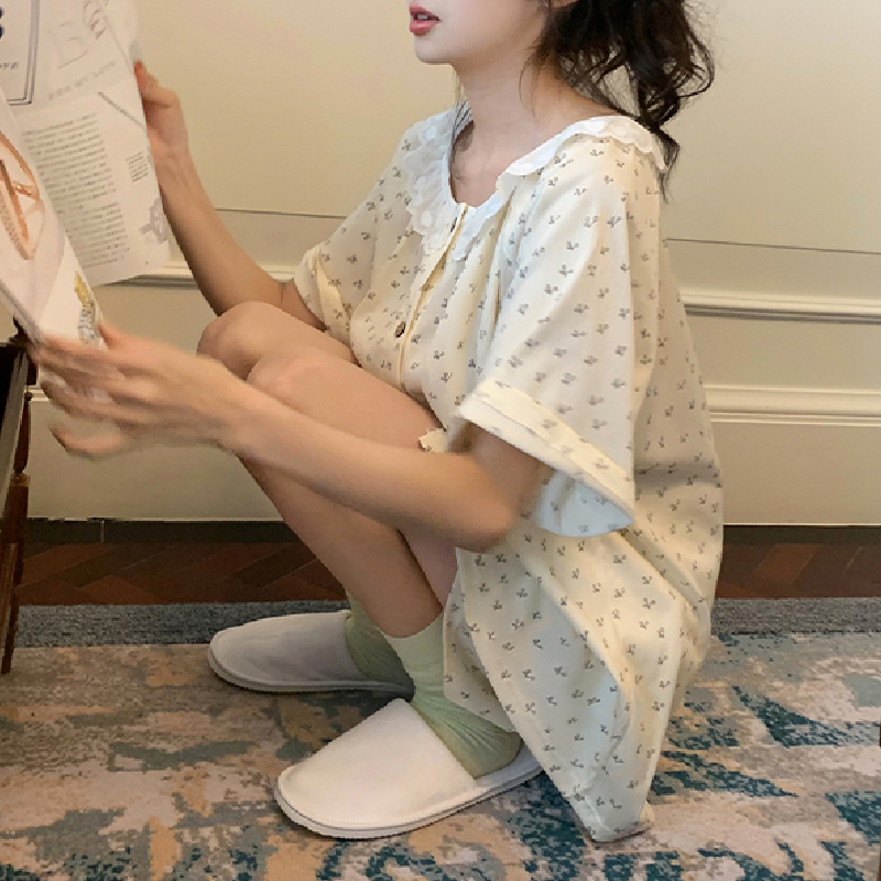 white frill collar room wear