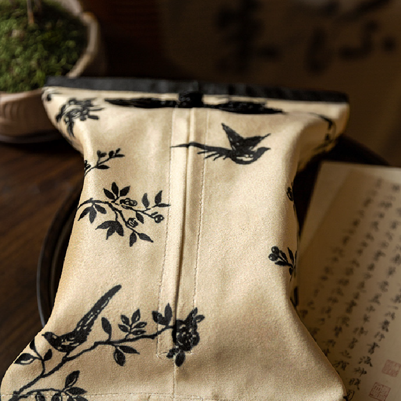 monotone simple flower tissue case