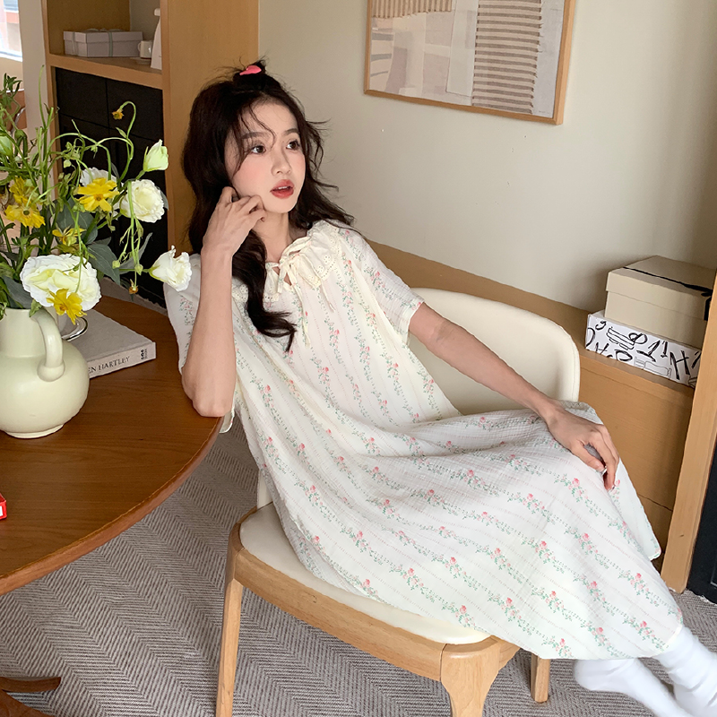 white flower frill collar room wear