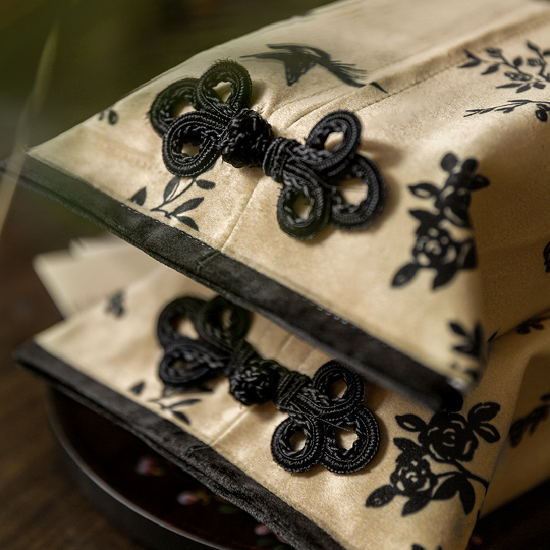 monotone simple flower tissue case