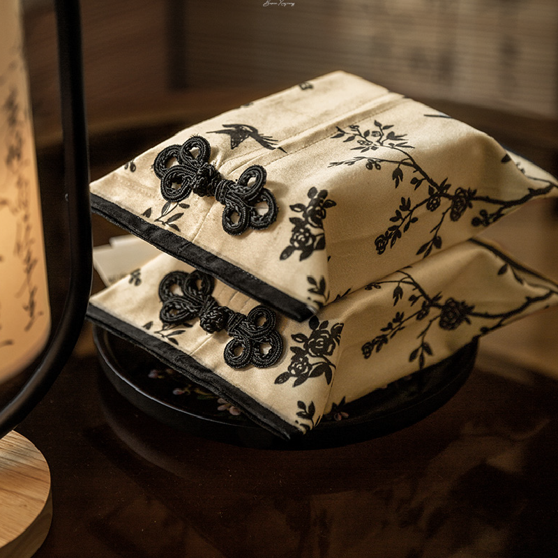 monotone simple flower tissue case