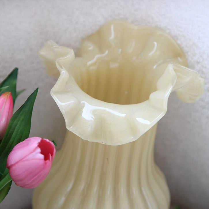 milky pleats vase
