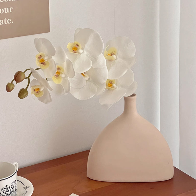 triangle vase & white flower