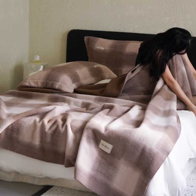 5design soft touch fleece blanket