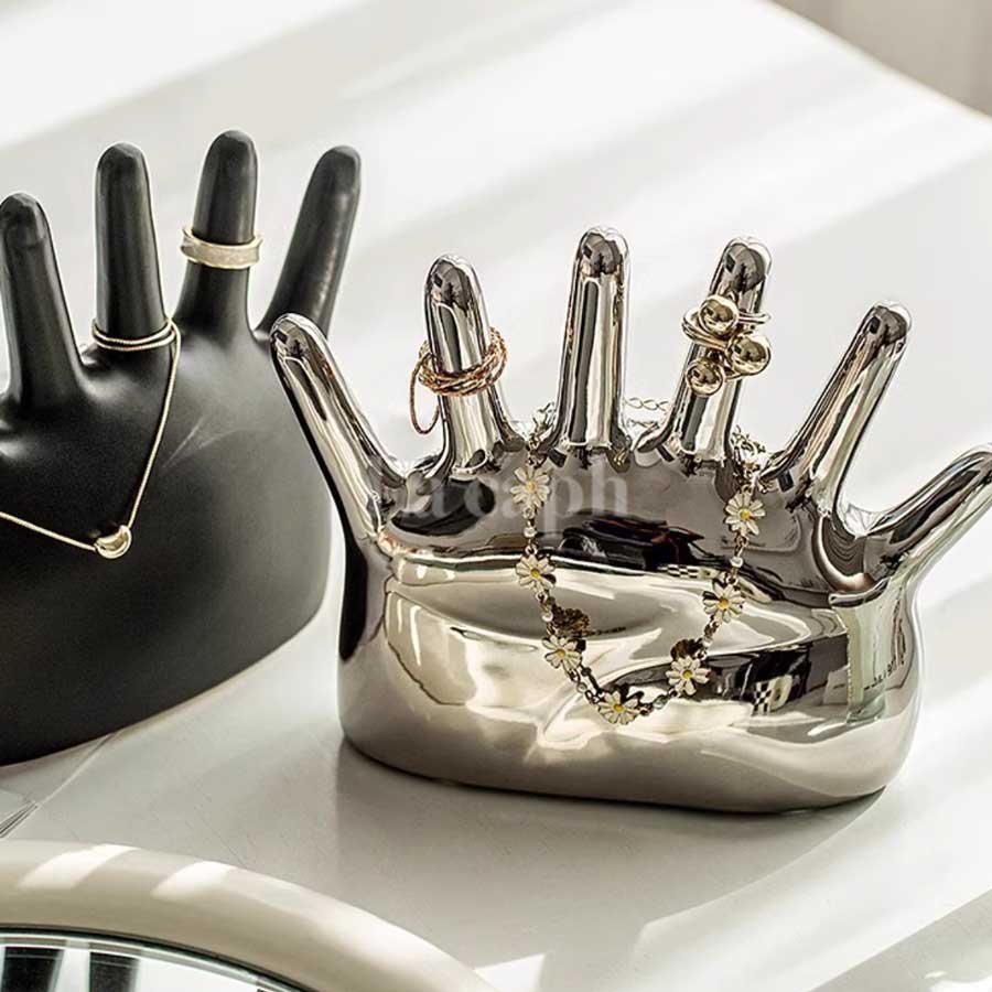 silver hand ring holder