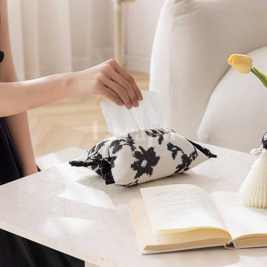 floral embroidered tissue cover (2colors)