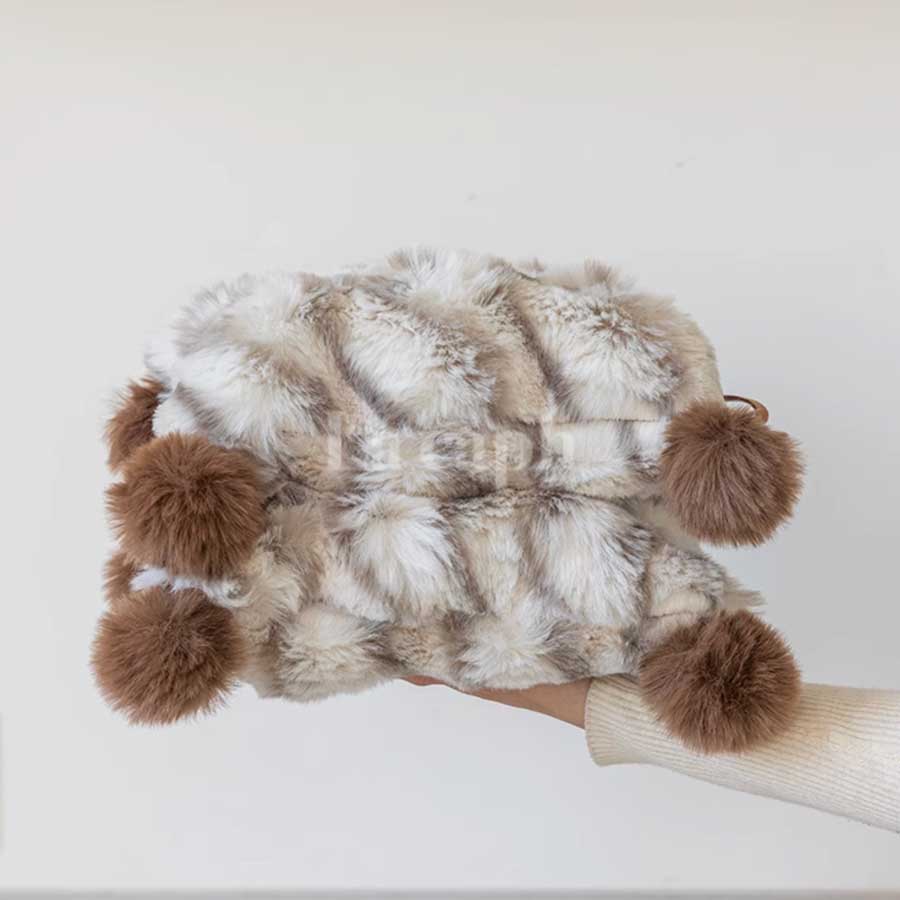 pom pom fur tissue cover