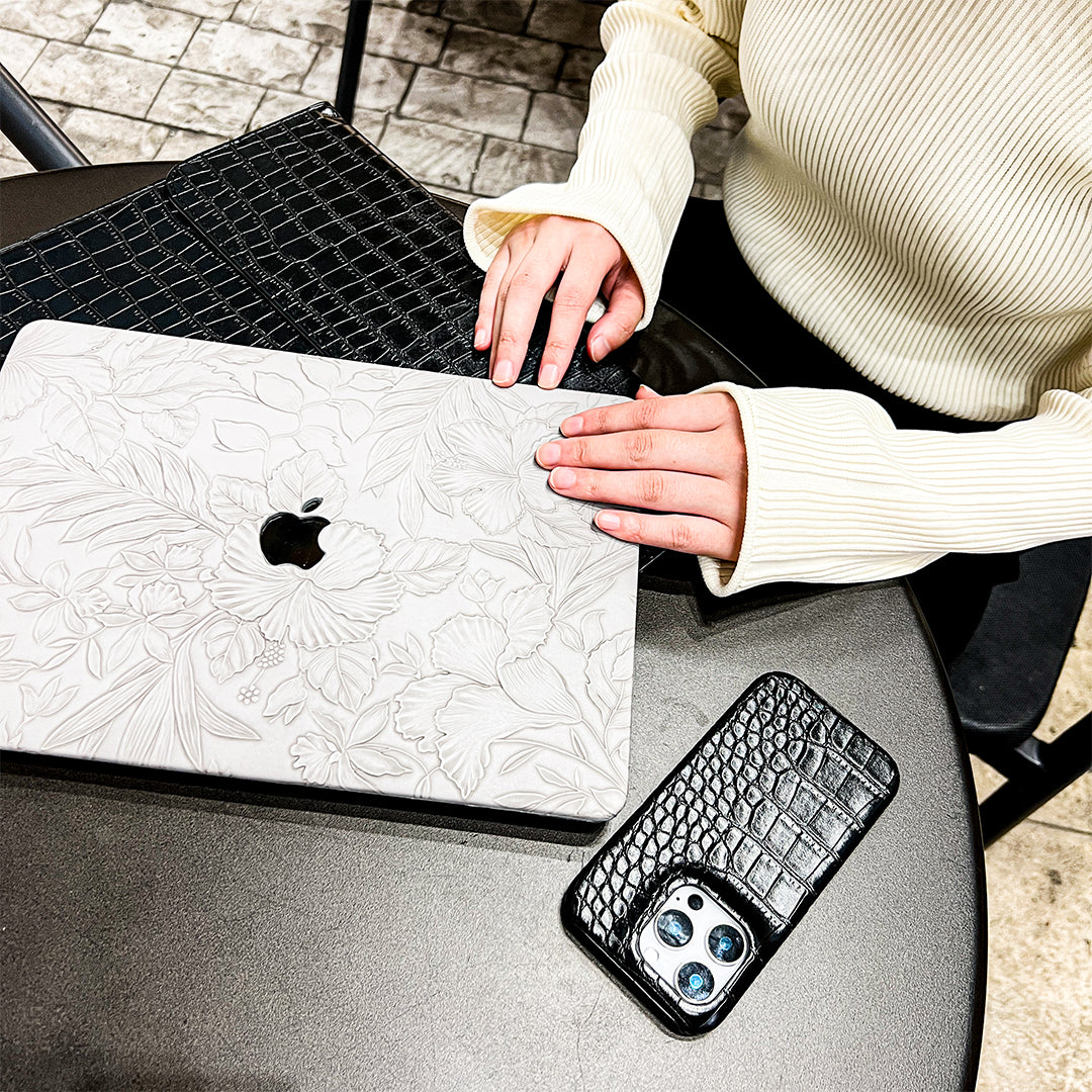 Floral Line Art MacBook Case(2colors)