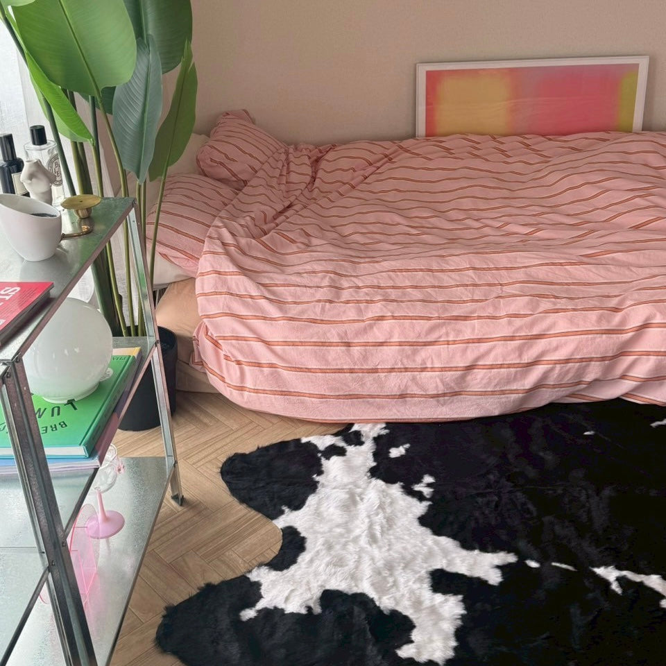 【即納】monotone cow rug