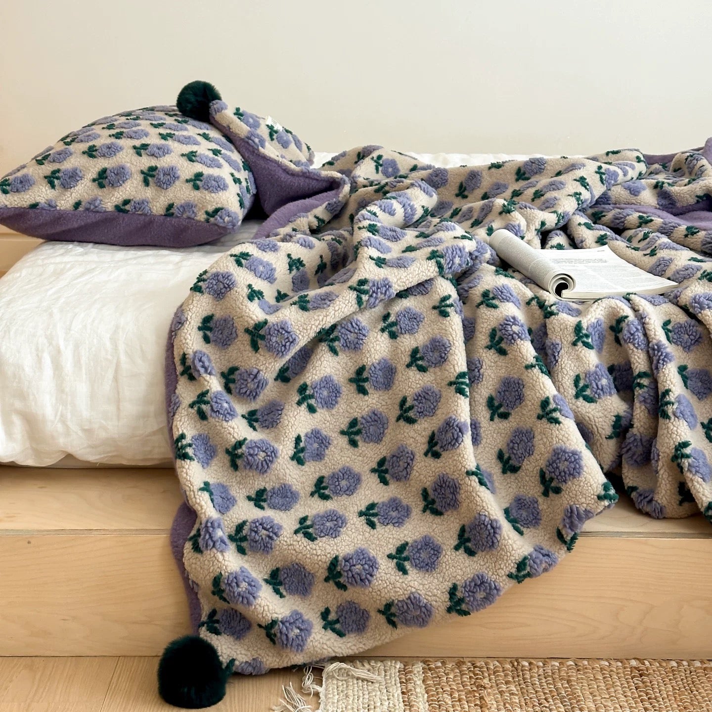 Pom Pom Floral Embossed blanket (2colors)