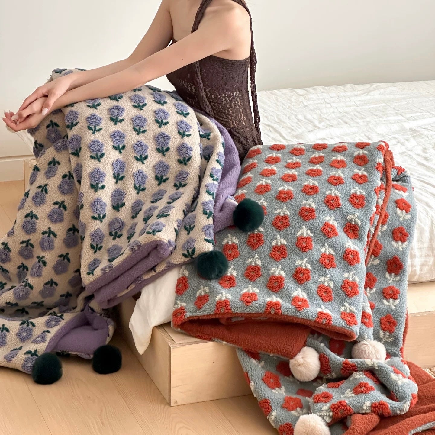 Pom Pom Floral Embossed blanket (2colors)