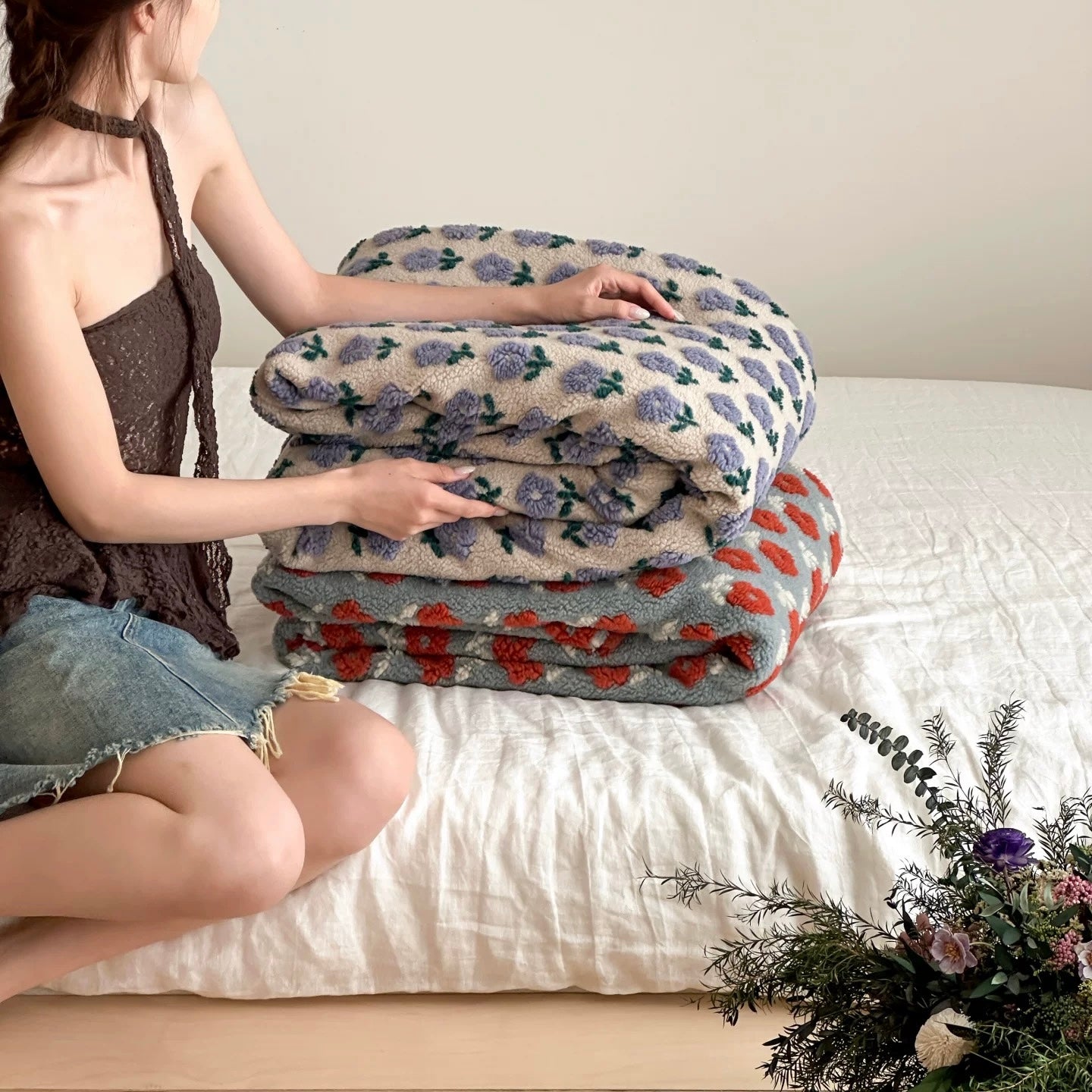 Pom Pom Floral Embossed blanket (2colors)