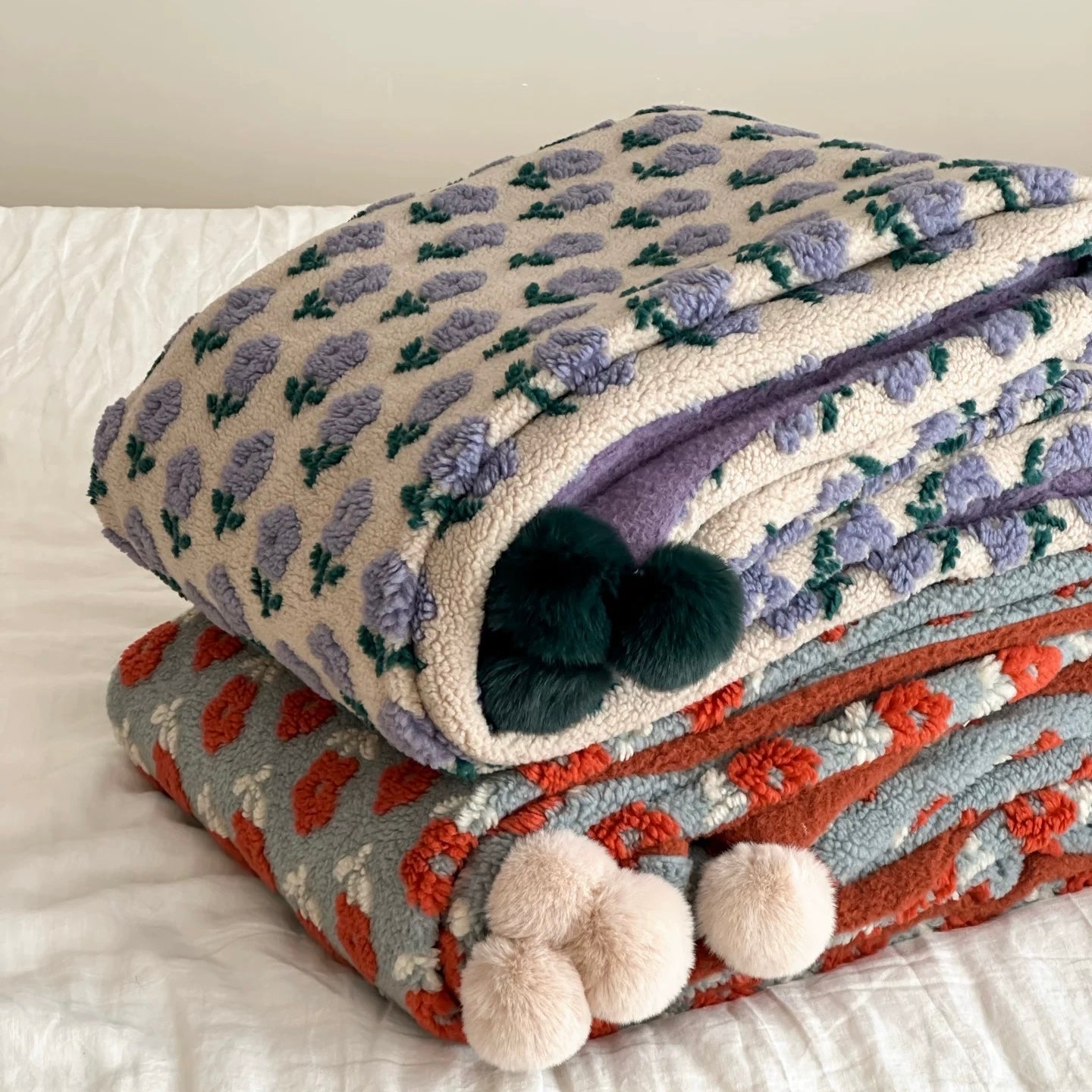 Pom Pom Floral Embossed blanket (2colors)