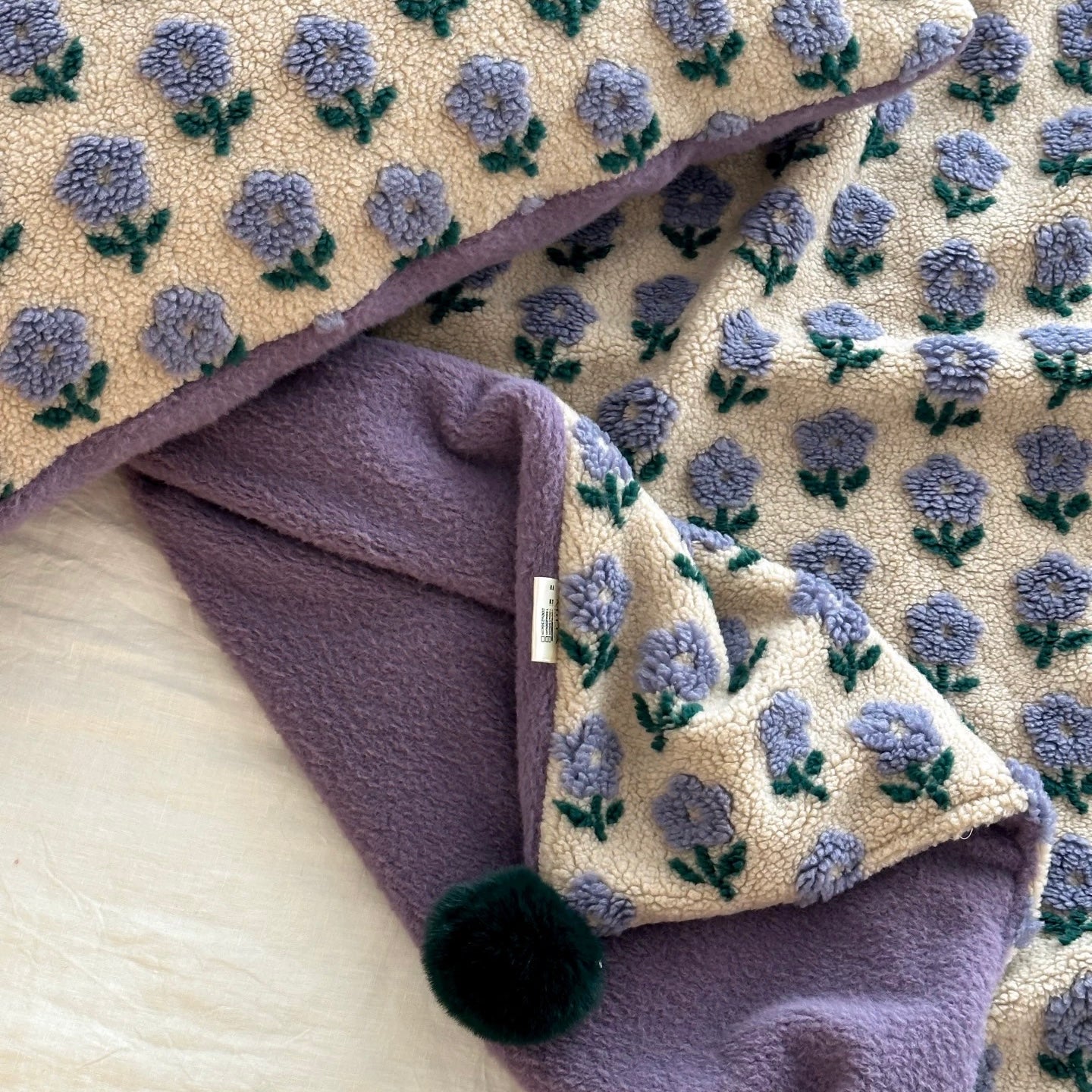 Pom Pom Floral Embossed blanket (2colors)