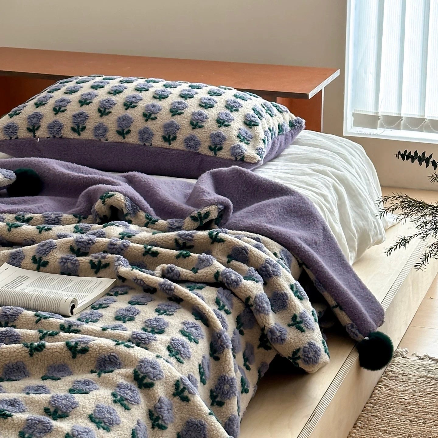 Pom Pom Floral Embossed blanket (2colors)