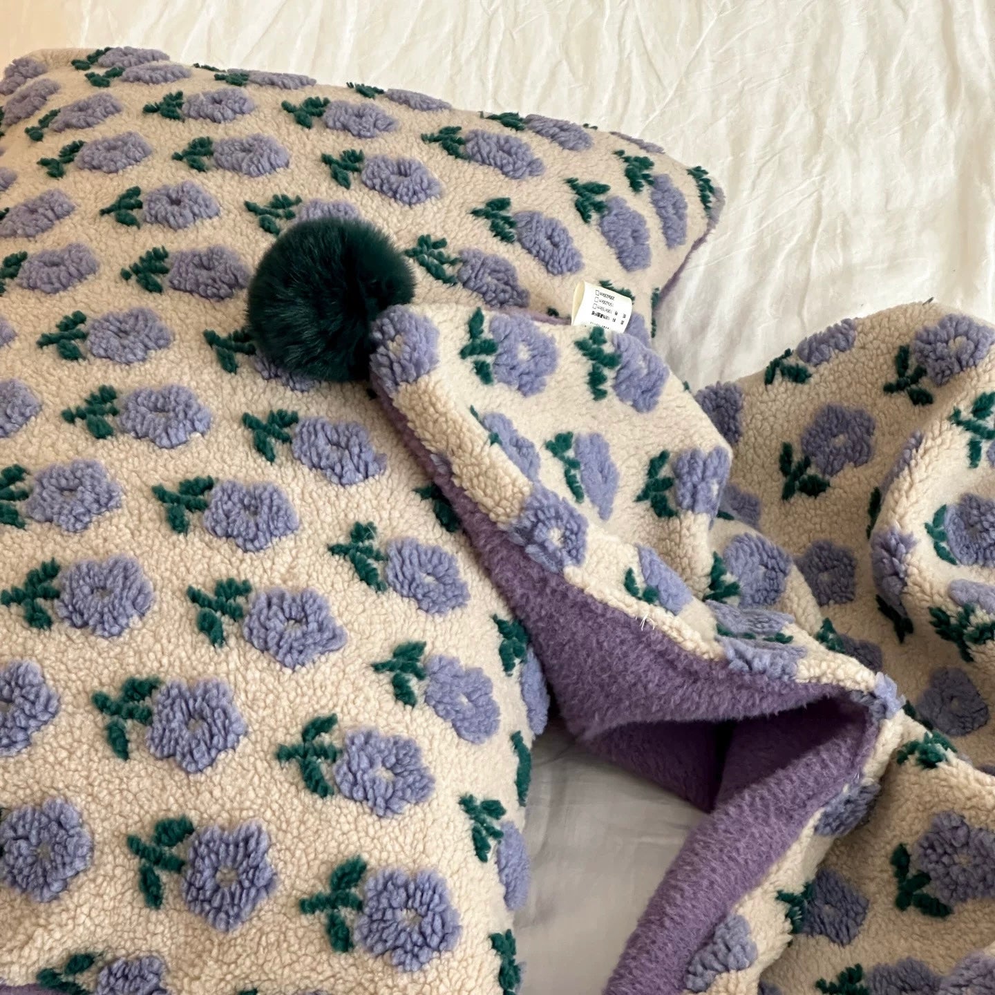 Pom Pom Floral Embossed blanket (2colors)