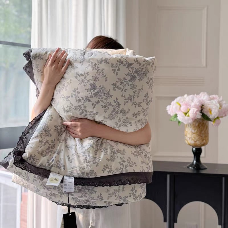 monotone floral quilt & pillow sheets set