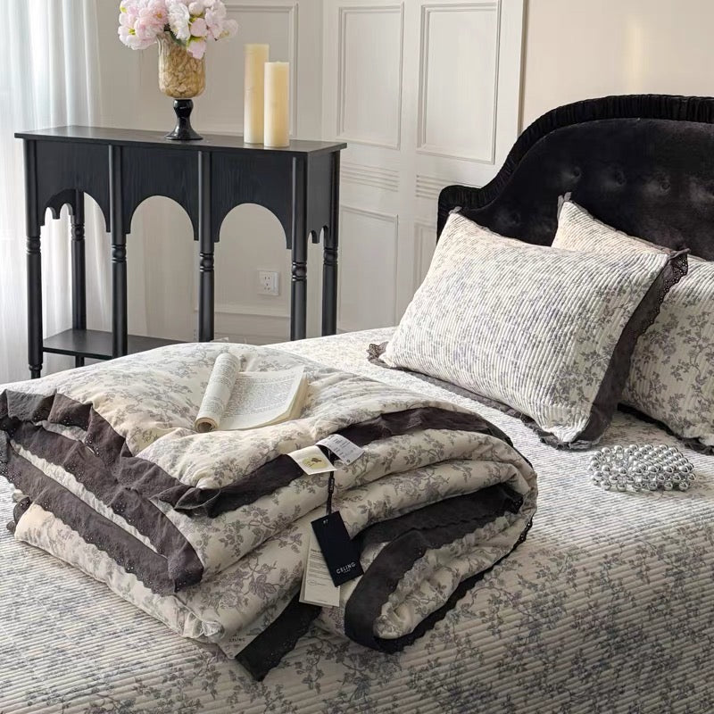 monotone floral quilt & pillow sheets set