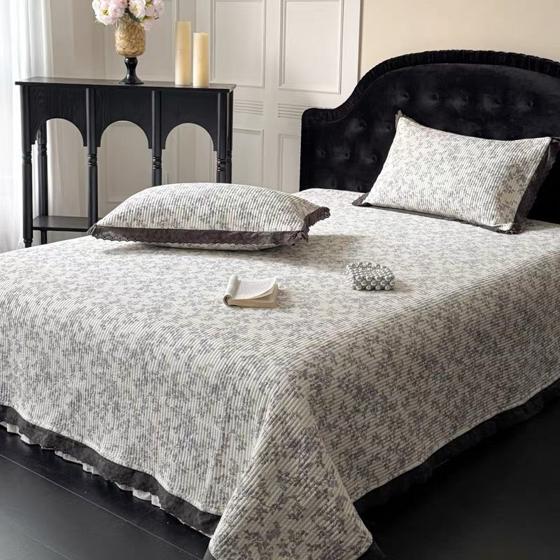 monotone floral quilt & pillow sheets set