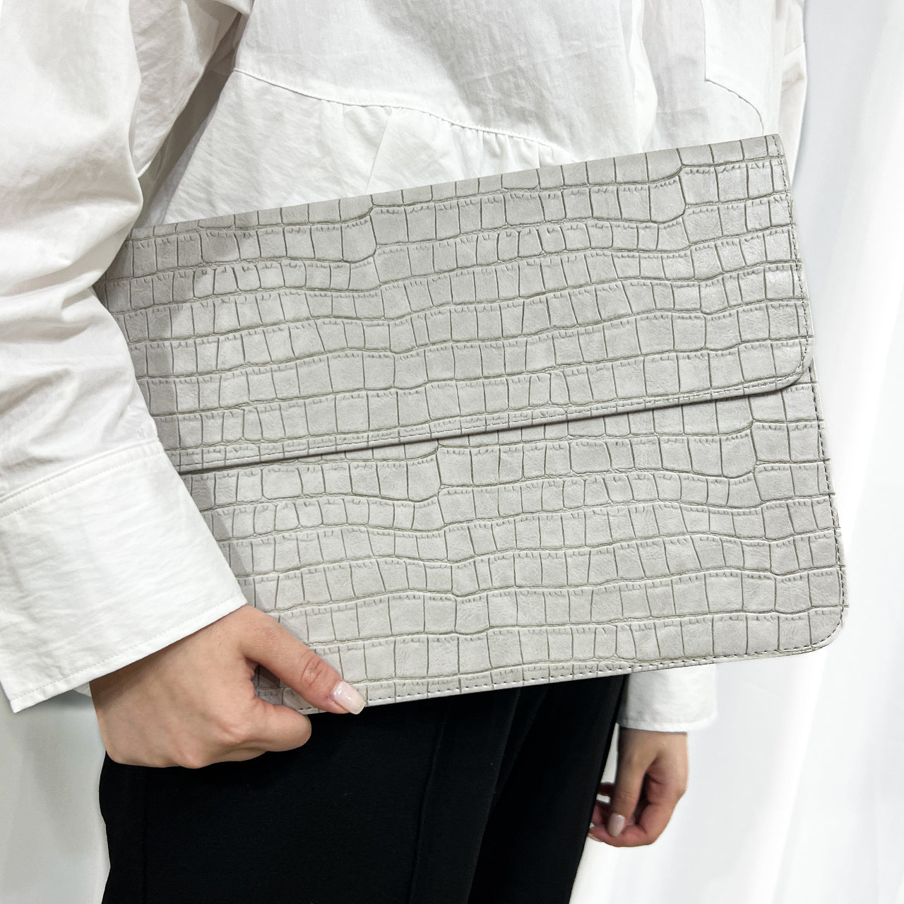 Elegant Croc Sleeve with Built-in Stand (grey)