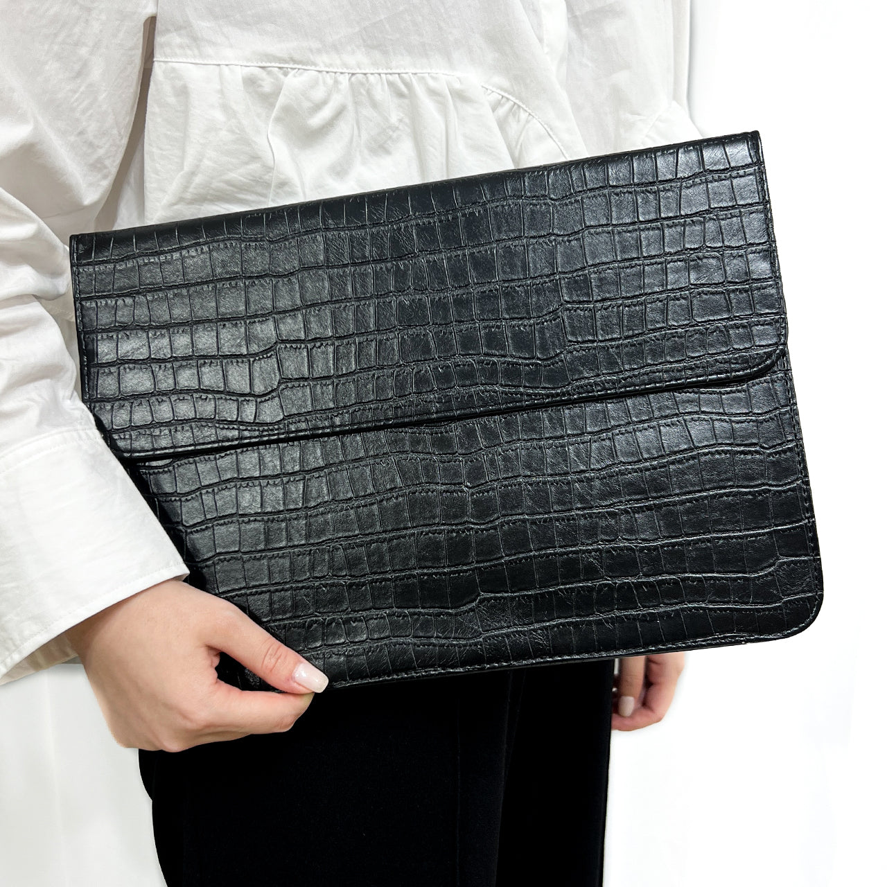 Elegant Croc Sleeve with Built-in Stand (black)