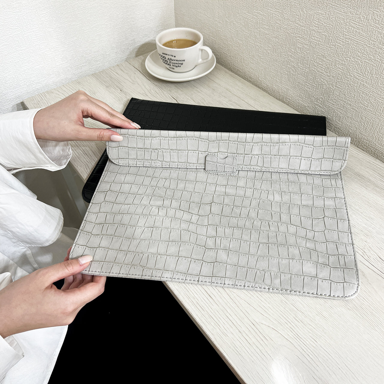 Elegant Croc Sleeve with Built-in Stand (grey)