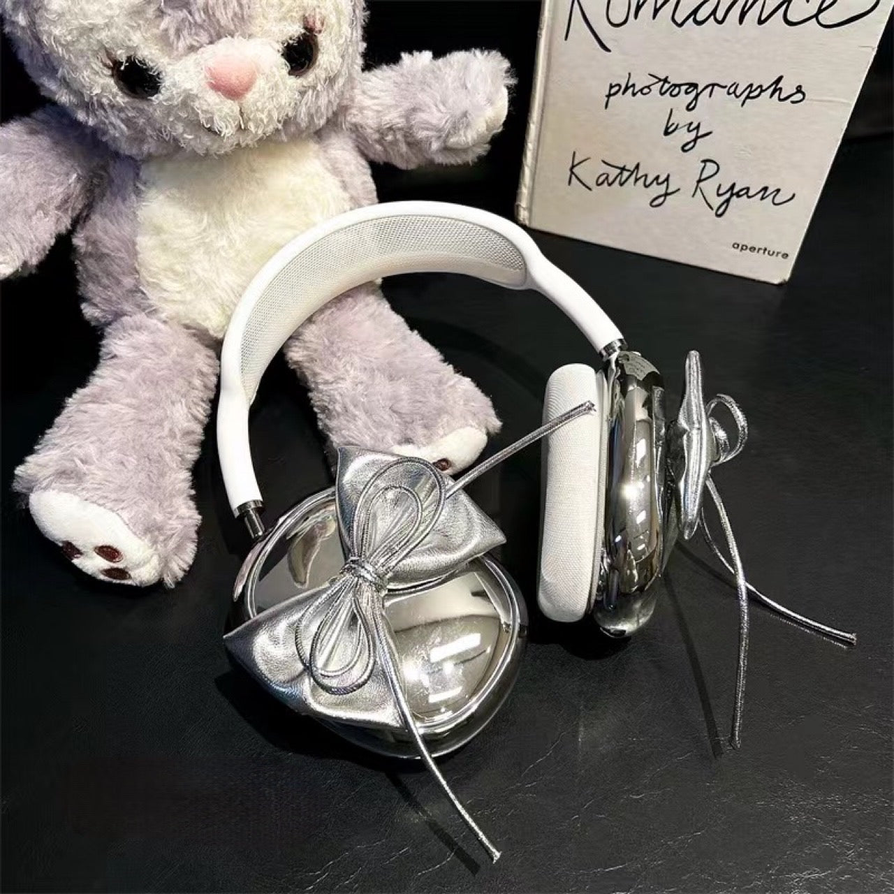silver ribbon AirpodsMax cover