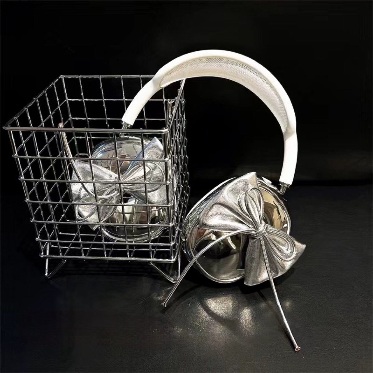 silver ribbon AirpodsMax cover