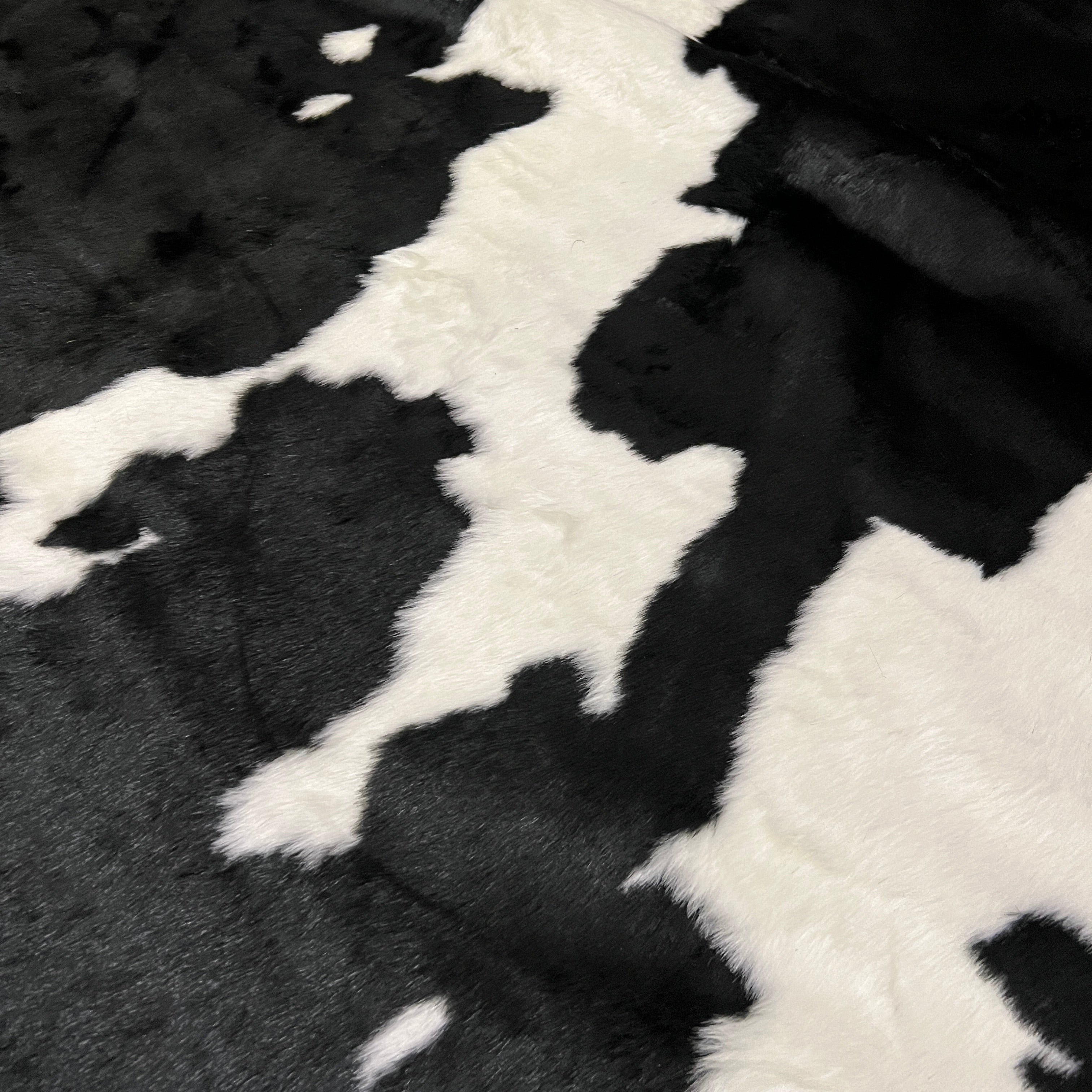 【即納】monotone cow rug