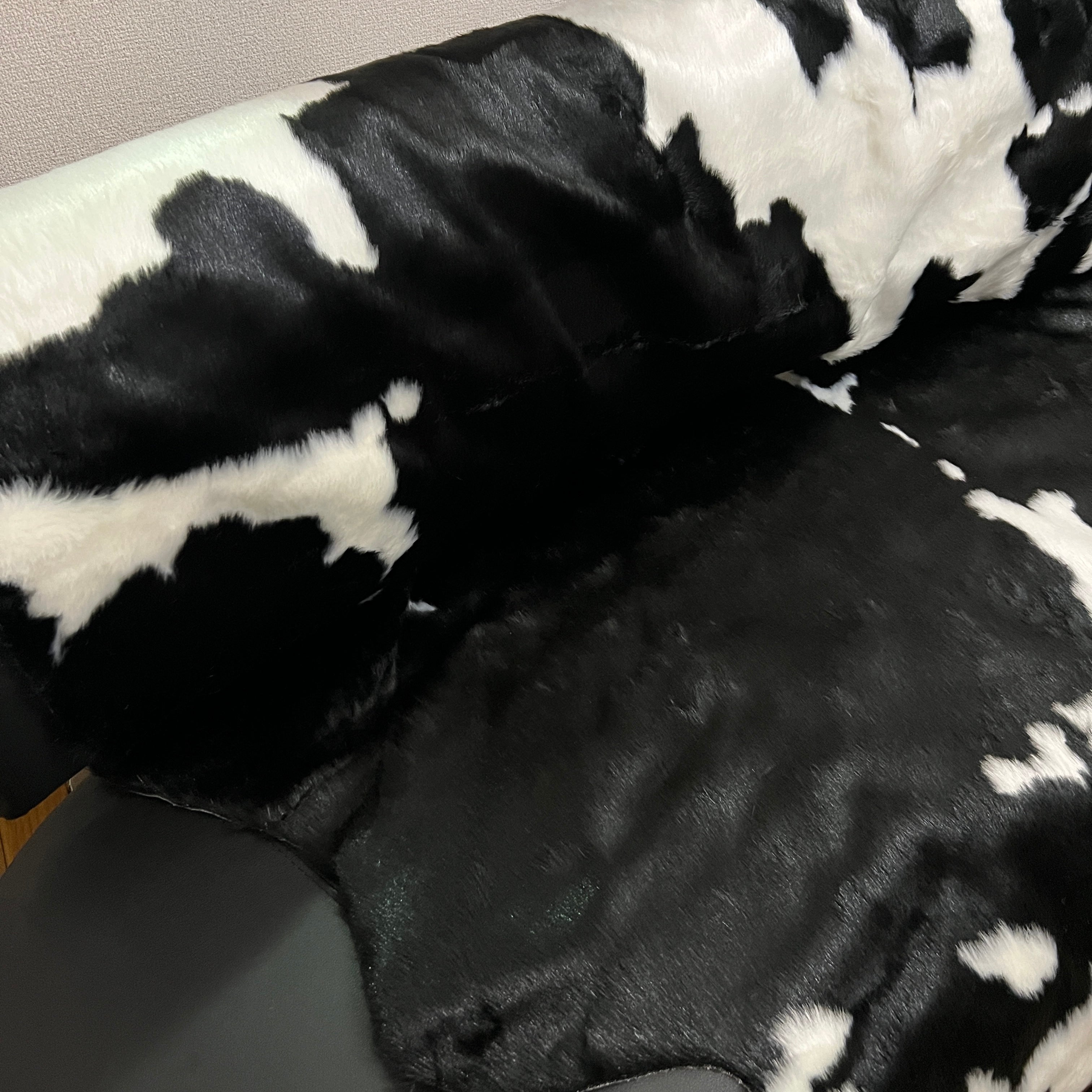 【即納】monotone cow rug