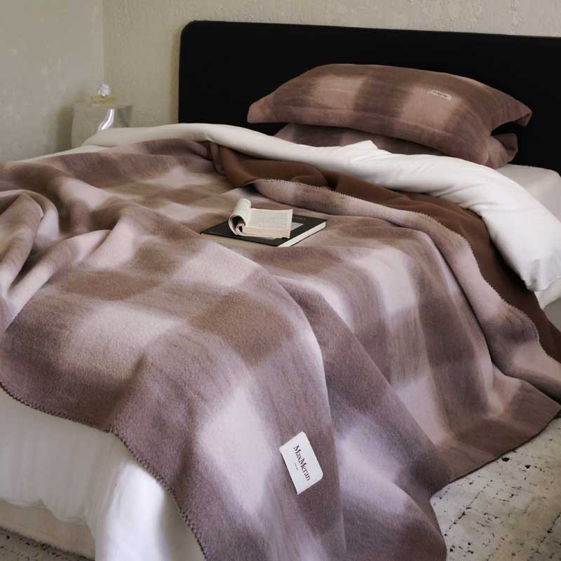 5design soft touch fleece blanket