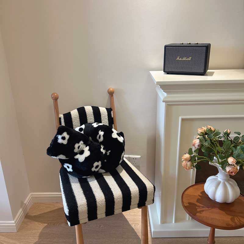 6design fur long cushion