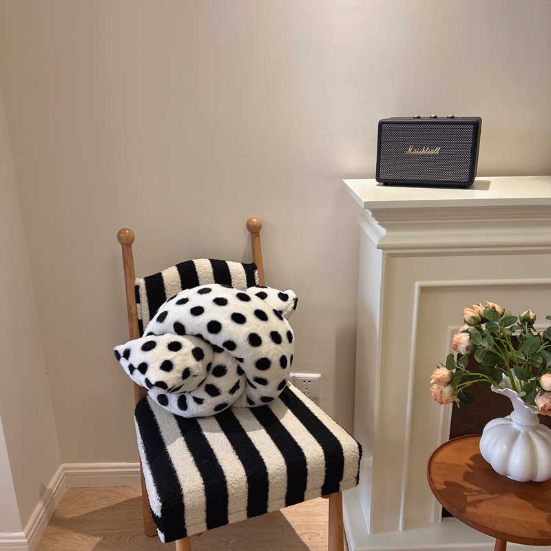 6design fur long cushion