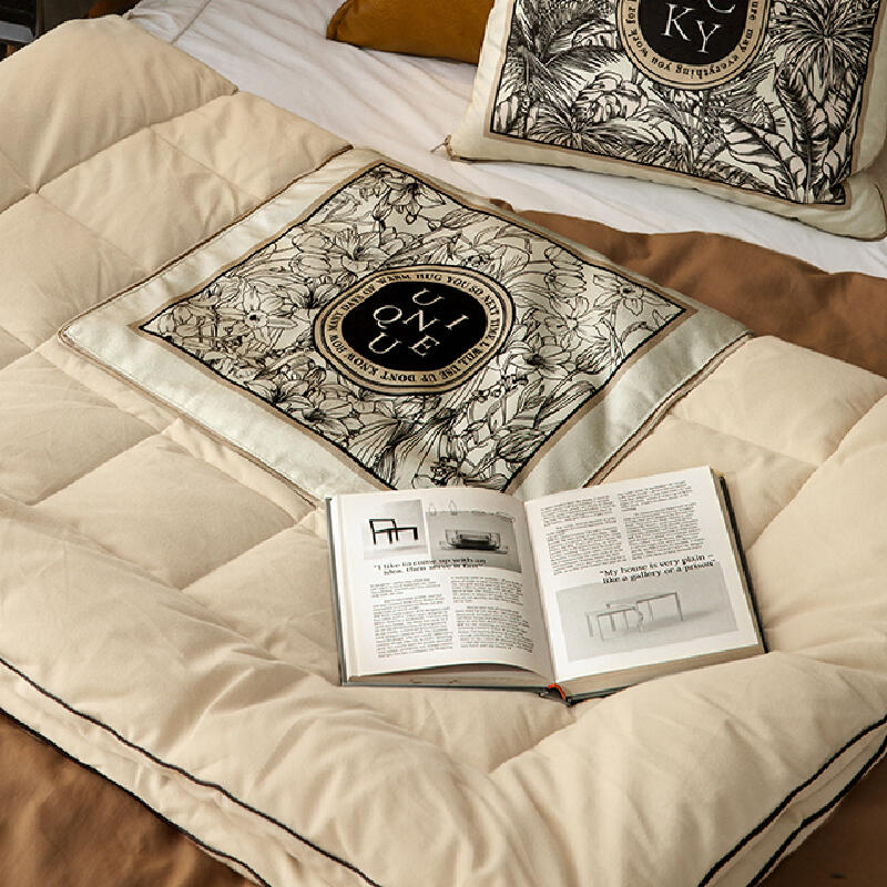 lucky logo luxury 2way quilt cushion