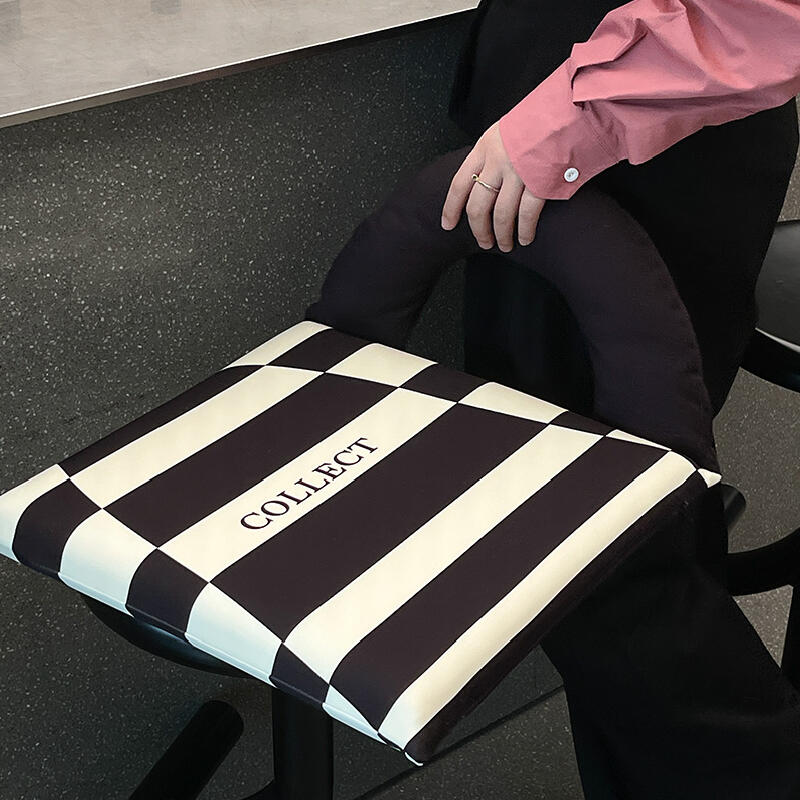 5design handle square cushion