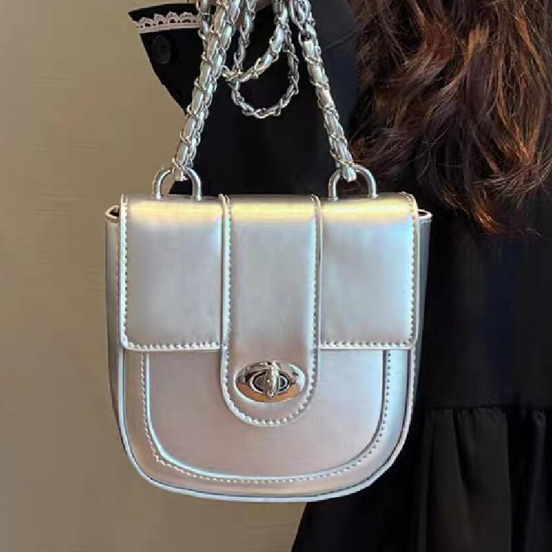 square chain shoulder bag