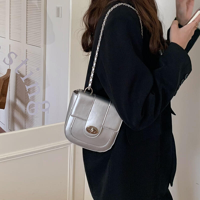 square chain shoulder bag