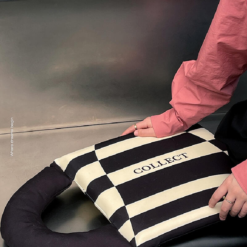 5design handle square cushion