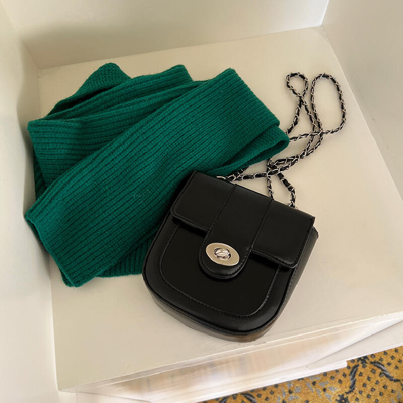 square chain shoulder bag