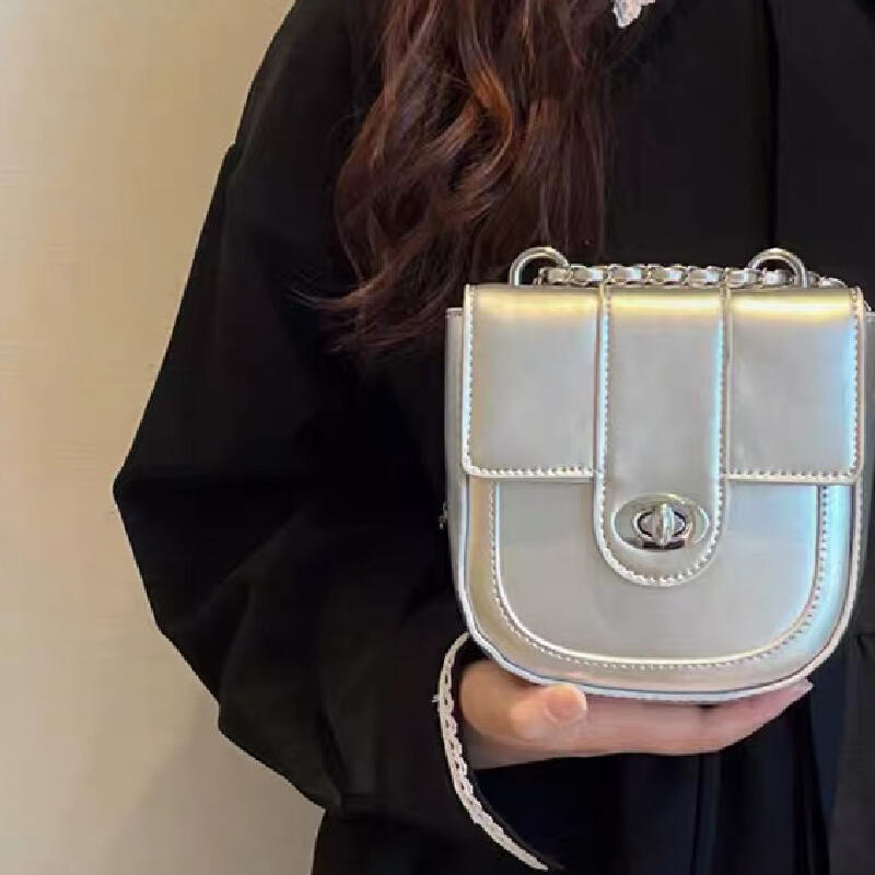square chain shoulder bag