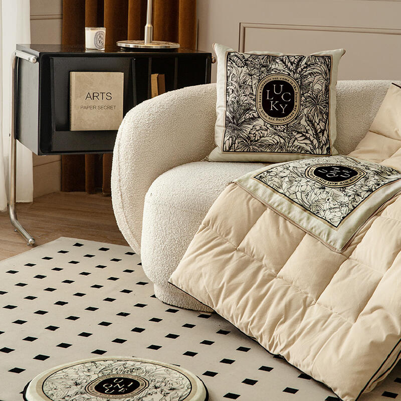 lucky logo luxury 2way quilt cushion