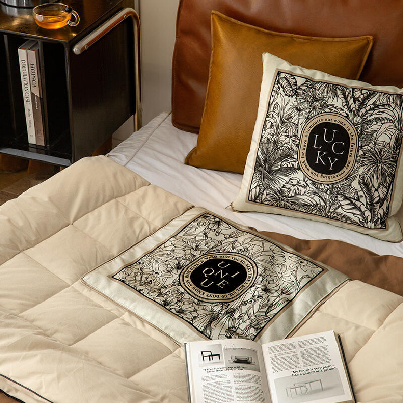 lucky logo luxury 2way quilt cushion