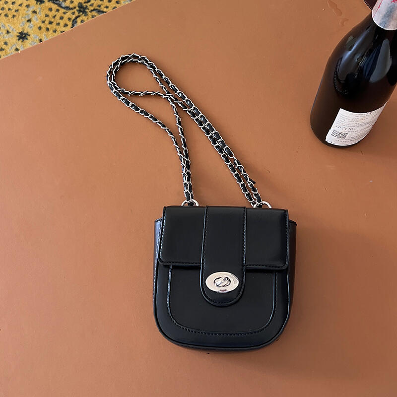 square chain shoulder bag