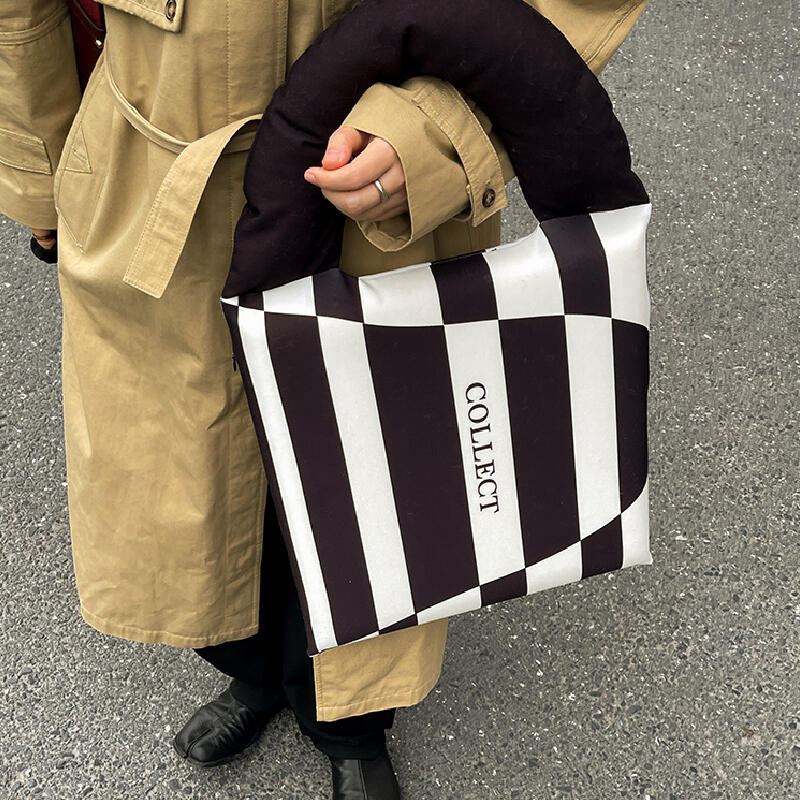 5design handle square cushion