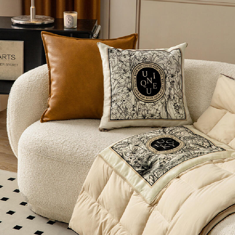 lucky logo luxury 2way quilt cushion